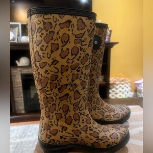 Hunter boots size 2, worn once.
